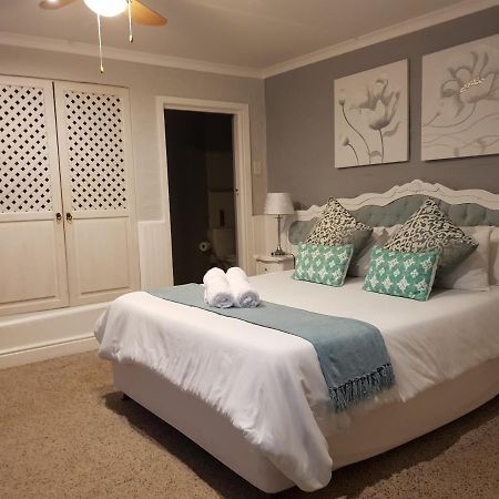 Azure House Hotel Книсна Екстериор снимка