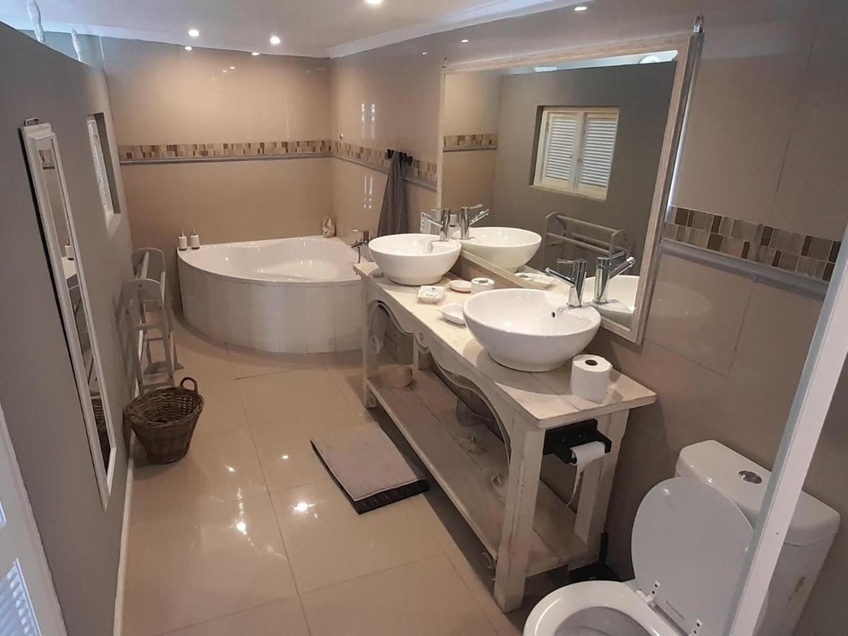 Azure House Hotel Книсна Екстериор снимка