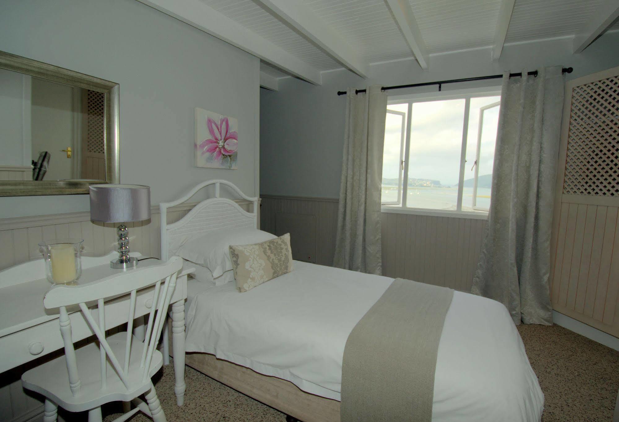 Azure House Hotel Книсна Екстериор снимка