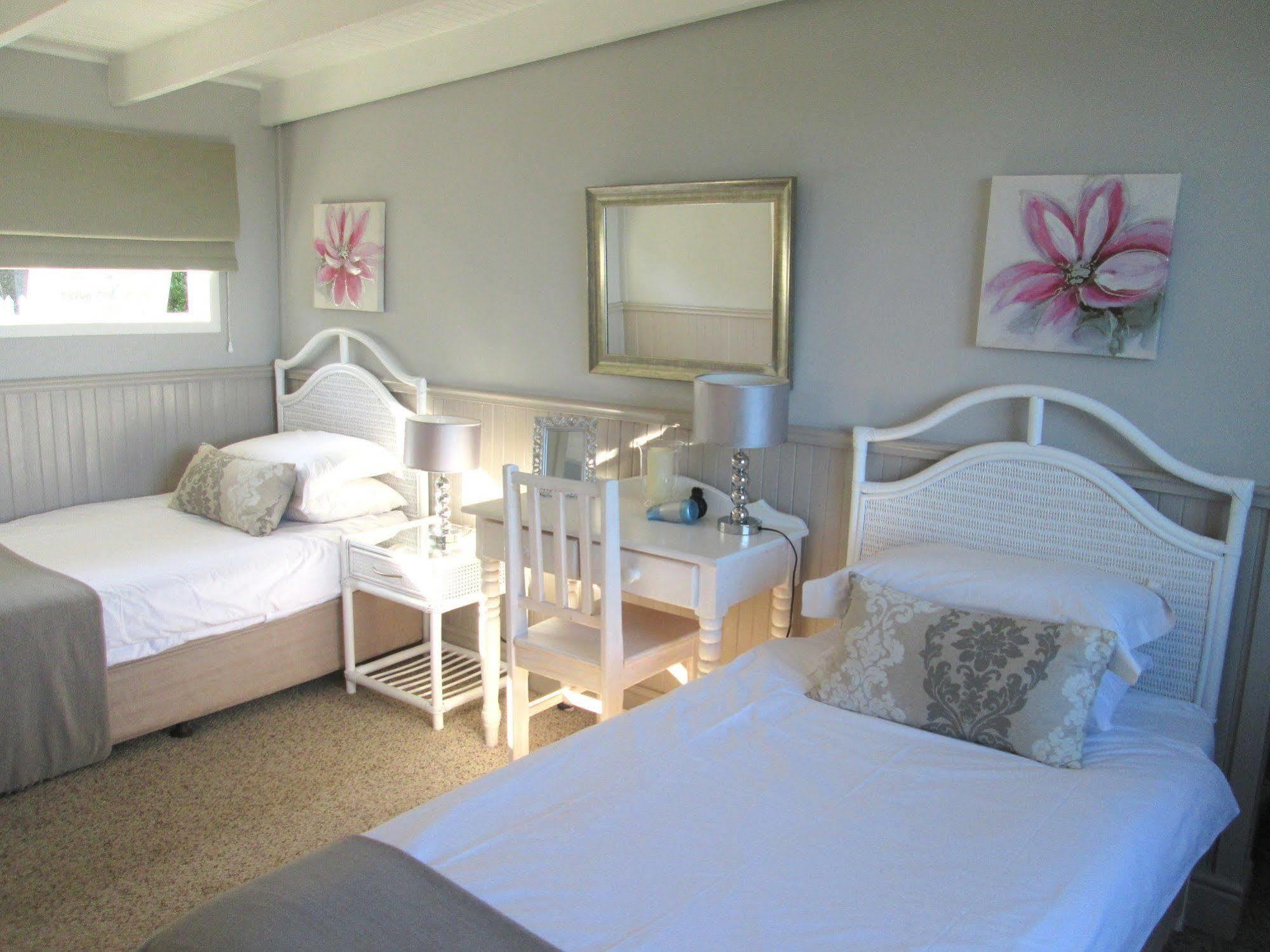 Azure House Hotel Книсна Екстериор снимка