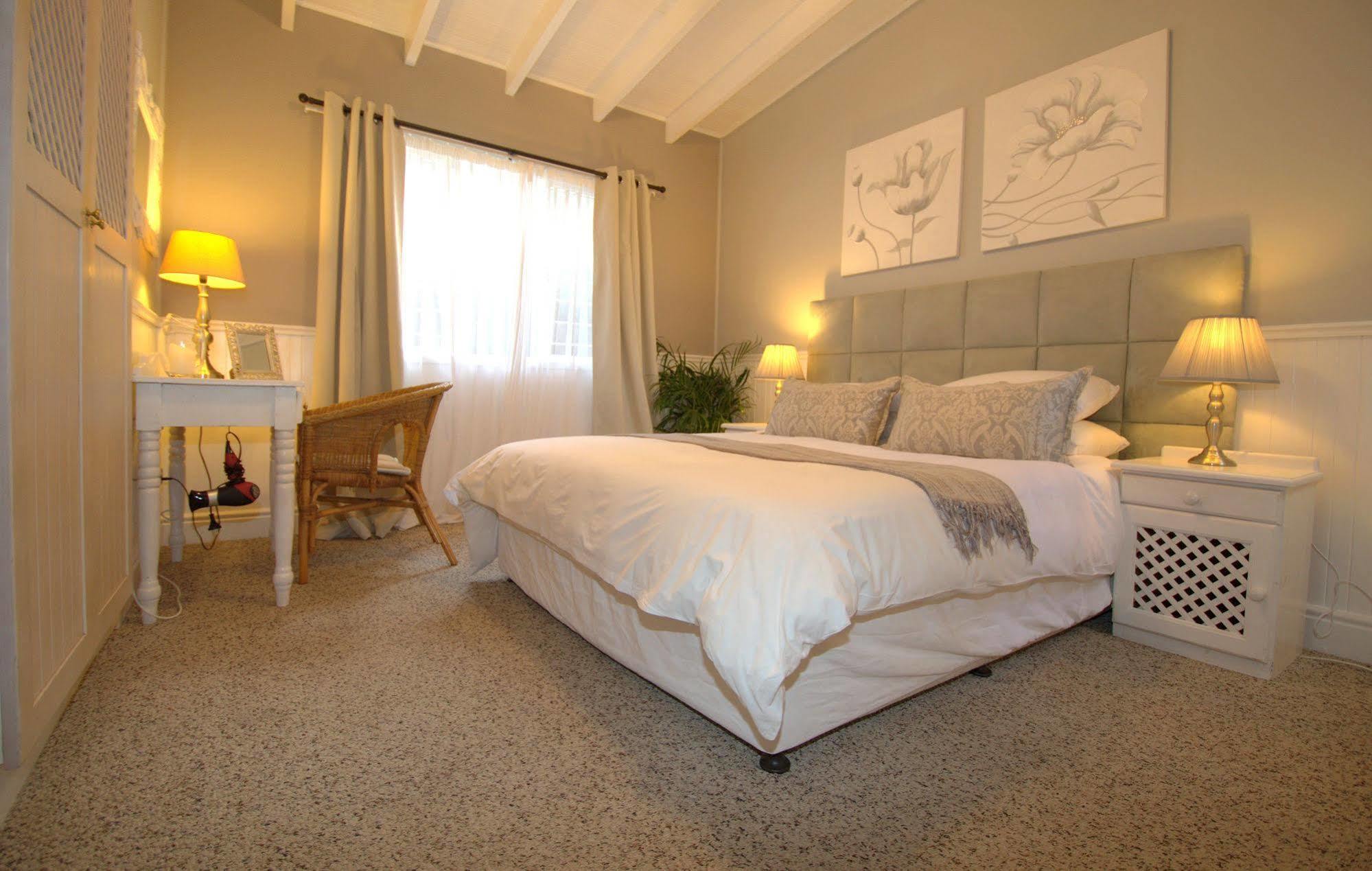 Azure House Hotel Книсна Екстериор снимка