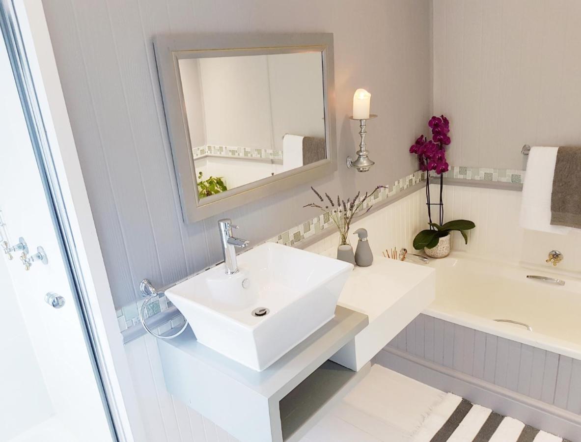Azure House Hotel Книсна Екстериор снимка