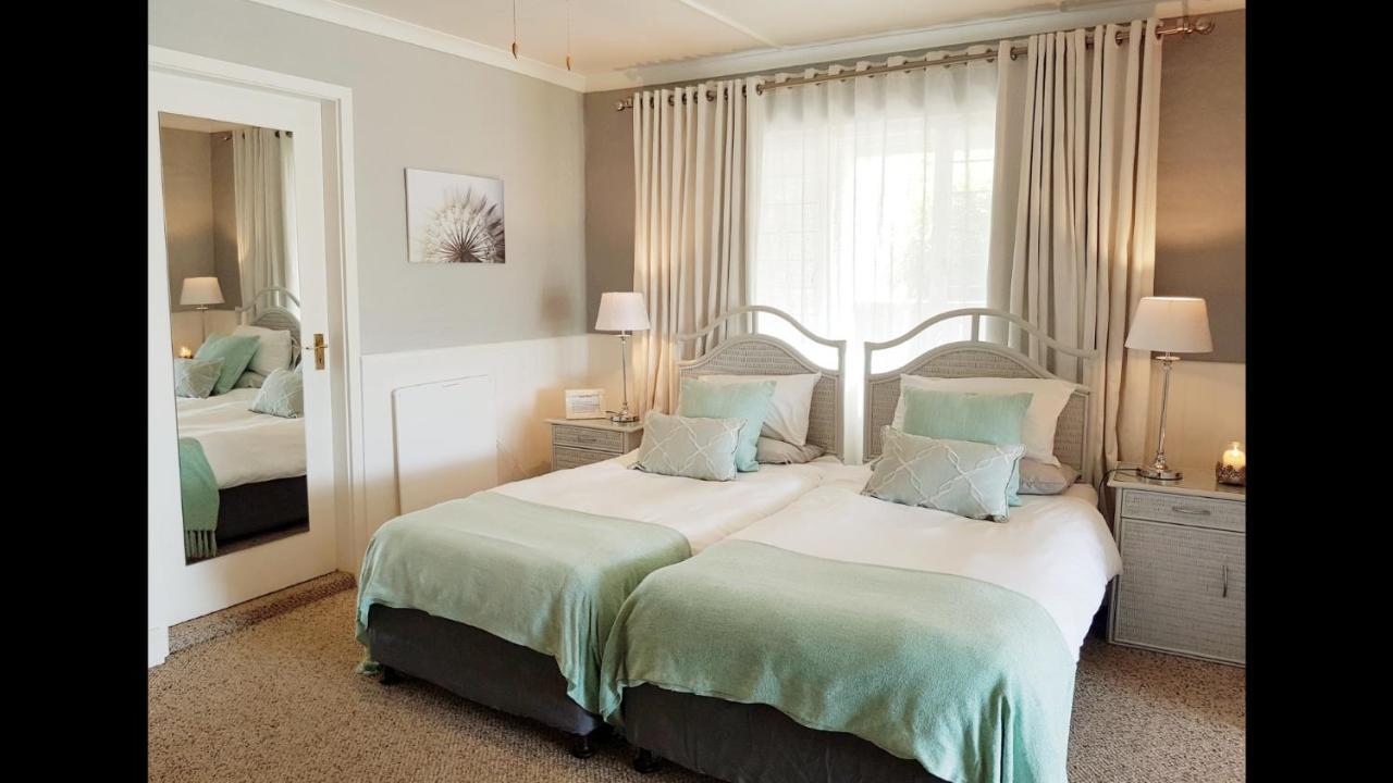 Azure House Hotel Книсна Екстериор снимка